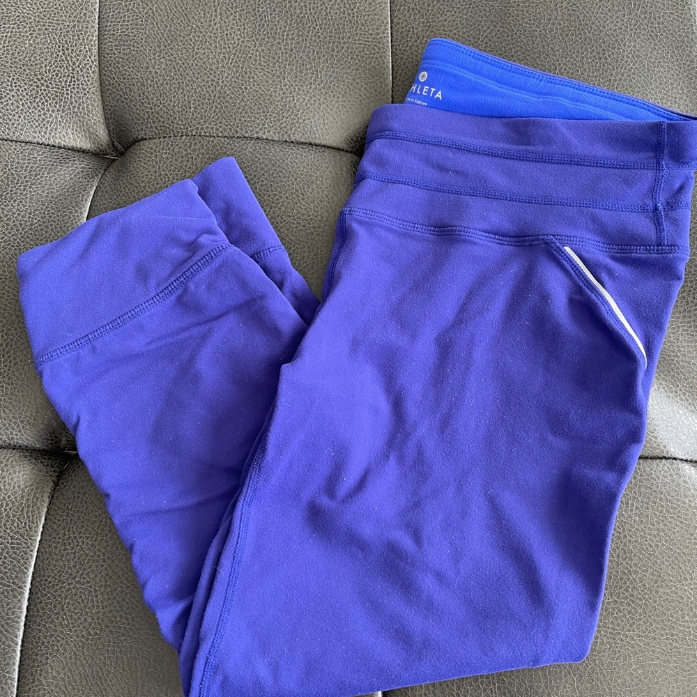 Athleta Cropped Athletic leggings